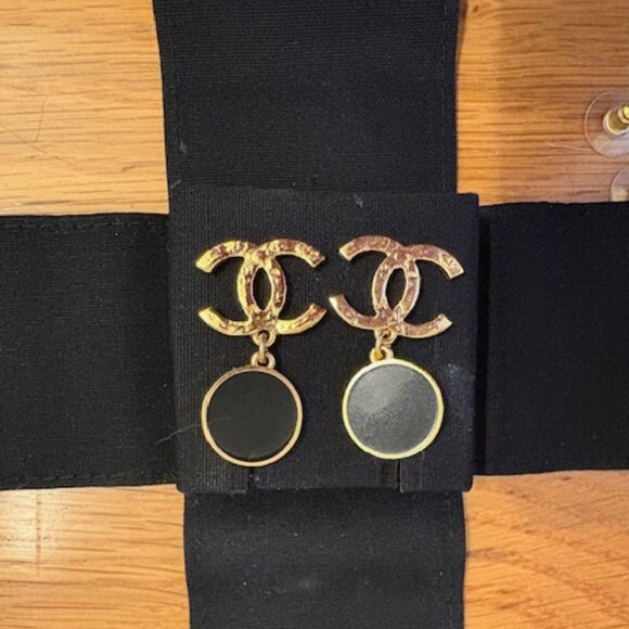 Authentic Chanel Logo CC Earrings, NWT & Receipt - Picture 3 of 16